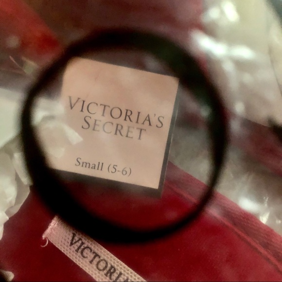 VS Red Pom Pom Slipper Small (5-6) - Picture 6 of 8